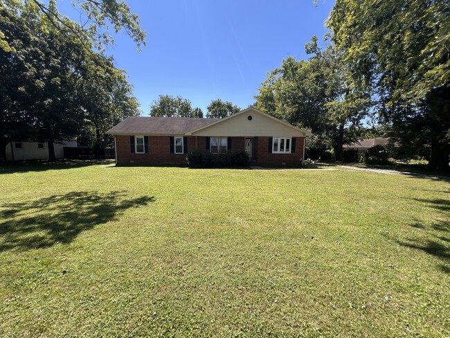 Building Photo - 3911 Manson Pike