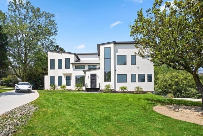 Building Photo - 1756 N Akin Dr NE
