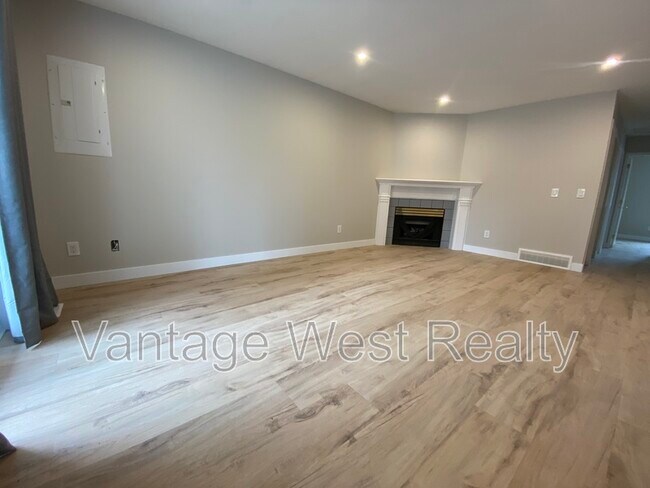 Photo - 1390 Highland Dr S