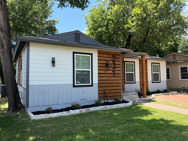Photo - 231 Elm St