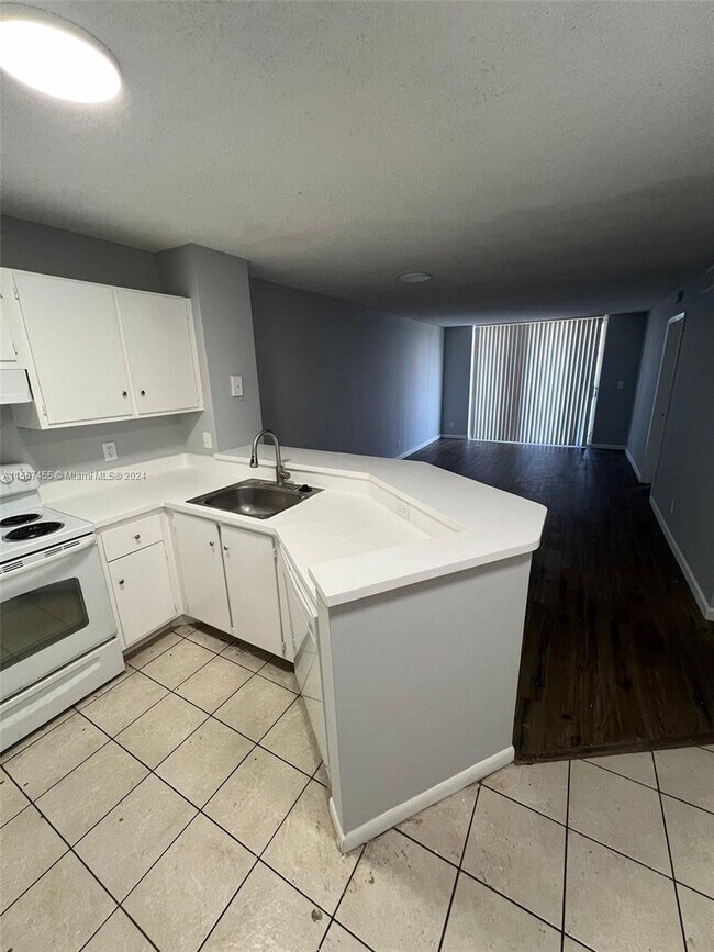 Photo - 8710 N Sherman Cir Unit 202