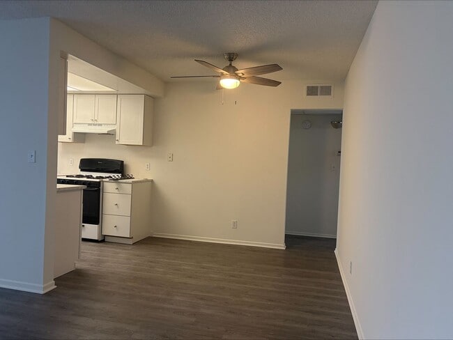 Photo - Angeleno, 606