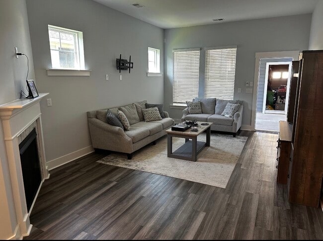 104 Carpenter St