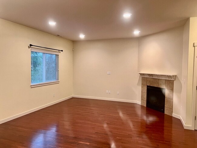 Photo - 4 Bedroom In Woodridge