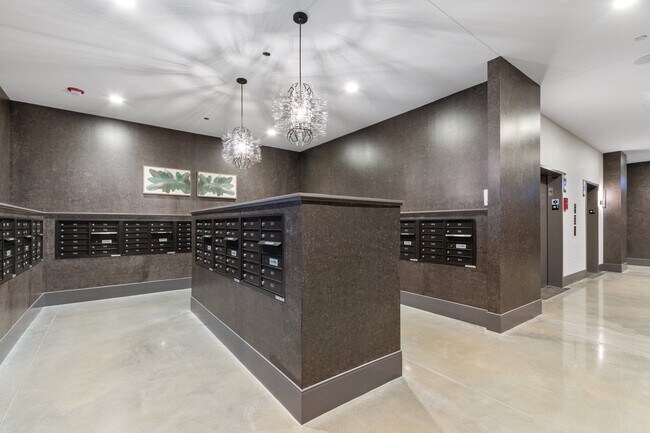 641 W Grand Ave Unit S