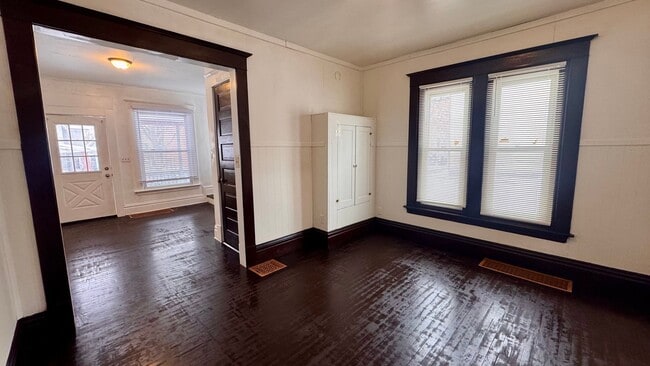 Photo - 633 Livingston Ave NE Unidad South