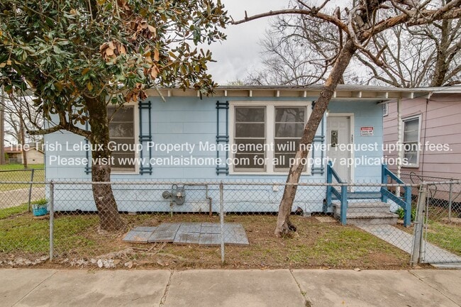 Photo - Near Downdown Pineville large 2/1 freshly painted.