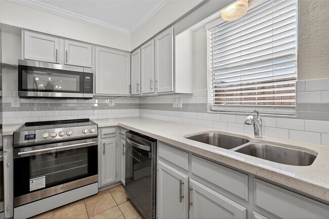 Building Photo - 1221 Cedar Post Ln Unit 1B