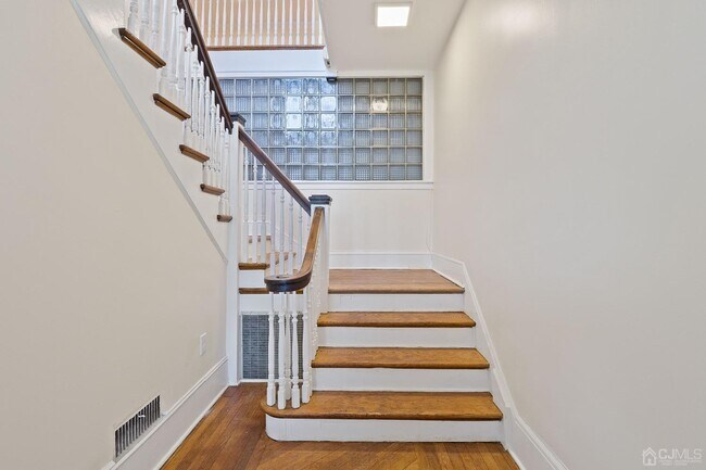 Photo - 6 E Union Ave