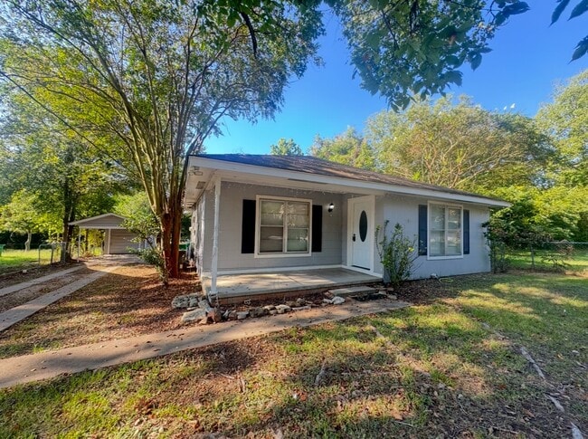 Building Photo - 1002 Barnhill St