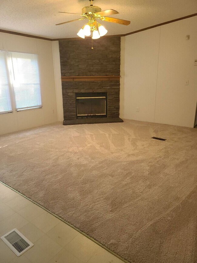 Photo - Large Home on Nearly an Acre! ACT NOW! ***RENT SPECIAL : 1/2 OFF FIRST MONTH OF RENT!!!