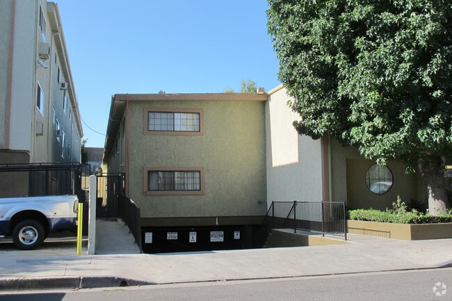 Photo - Tarzana Terrace Apartments 2