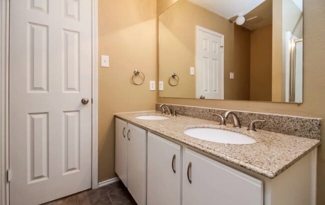 1121 Rosemary Dr