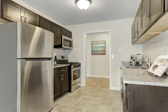 Building Photo - Southridge Woods Rental