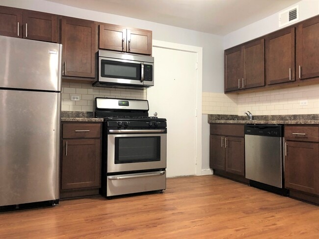 4408 Hazel 2 bedroom - 900 W Montrose Ave