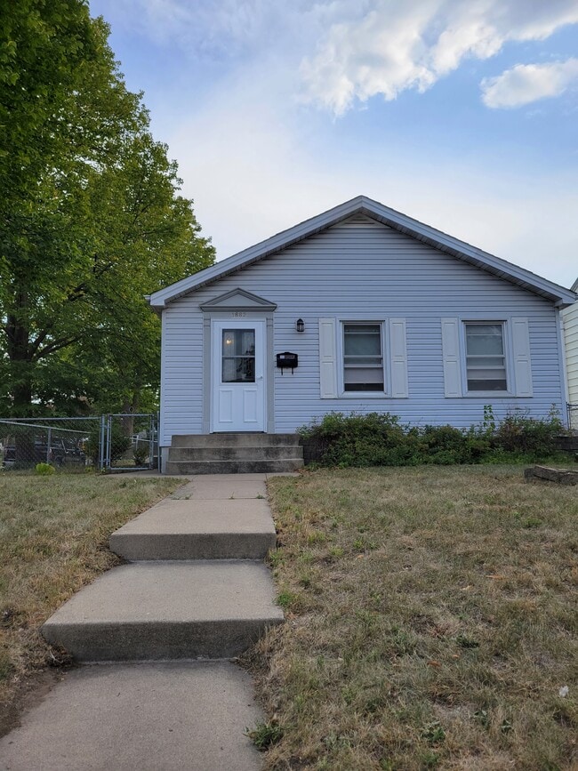1882 Sheridan Ave