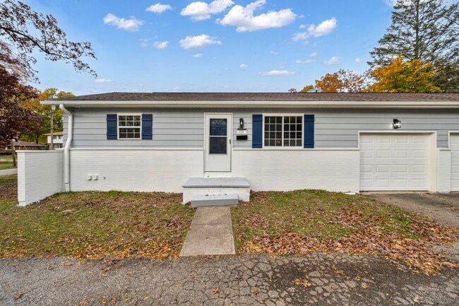 Photo - 231 Randel Ave