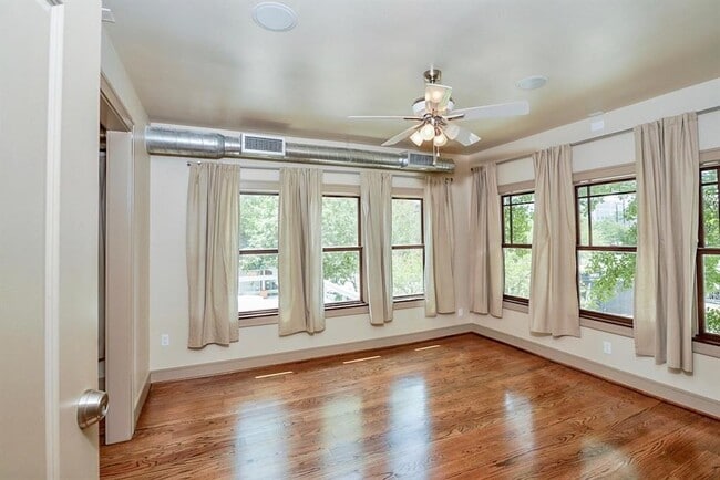 Building Photo - 4009 Greeley St Unit 4
