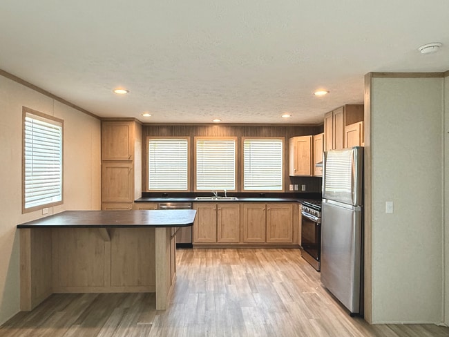Building Photo - 654 Walnut St Rental