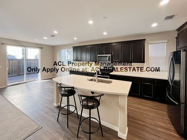 Photo - Spacious 5 Bedroom Brentwood Home With Solar Tesla Powerwall And Prime Walkable Location