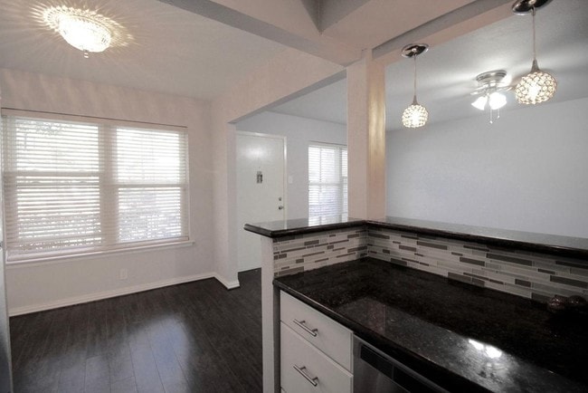 Photo - 4206 Newton Ave Unit 111