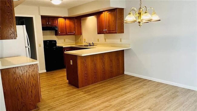 Photo - 441 Ayrault Rd