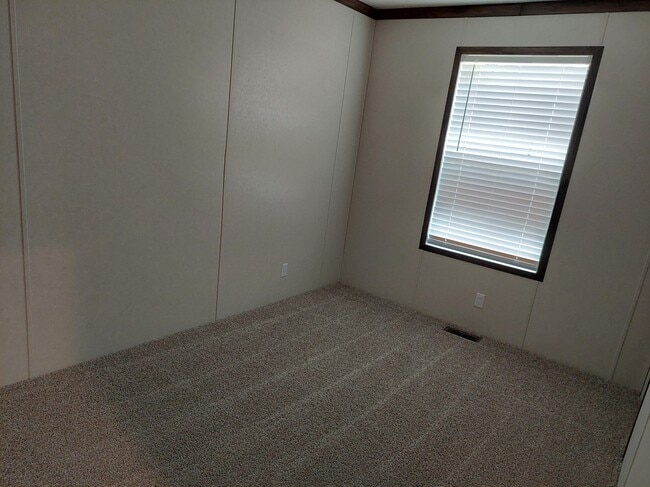 Photo - 304 Butternut Ct