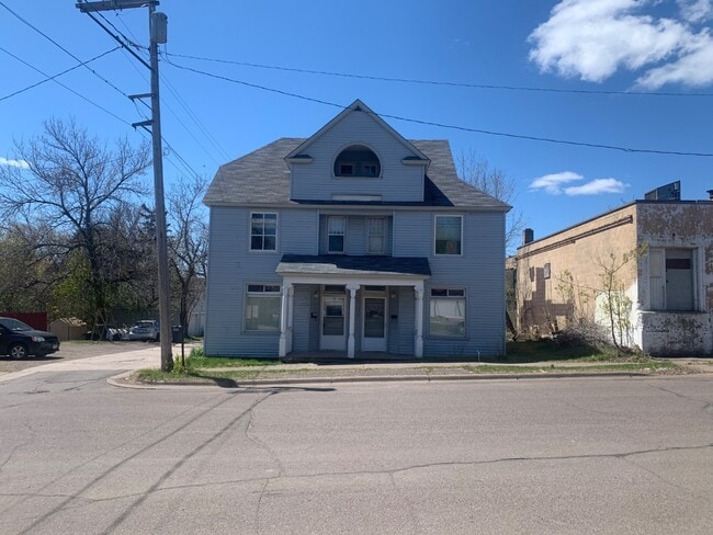 Photo - 217 N 28th Ave W