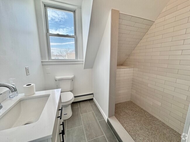 Building Photo - 8 Trafford St Unit 2 Rental
