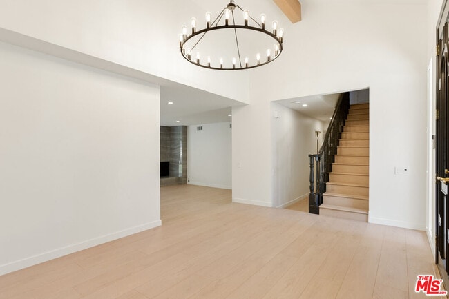 Photo - 4933 Collett Ave