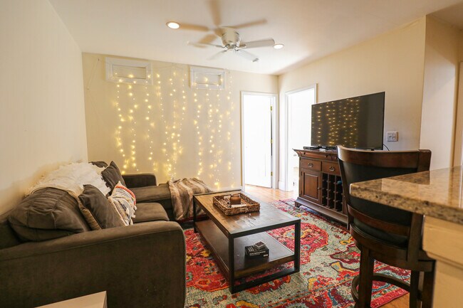 Photo - 66 Egmont St Unit 2