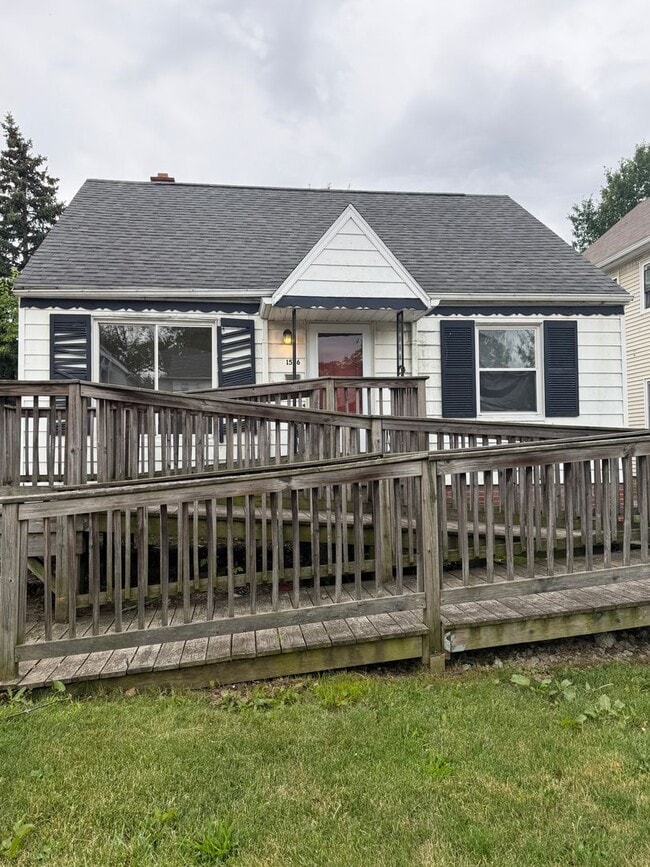 Building Photo - Euclid Single Home