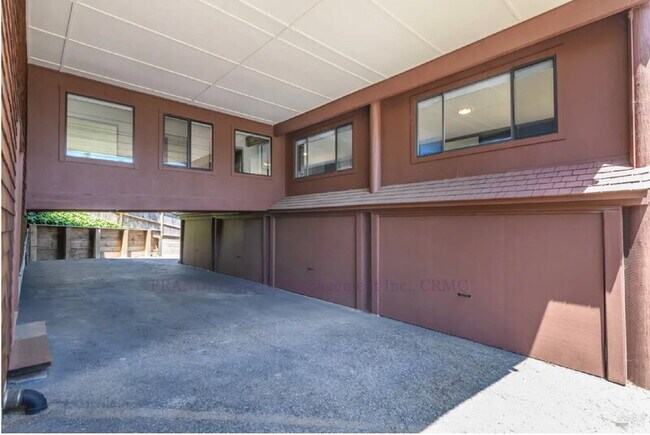 Photo - 315 E Strawberry Dr