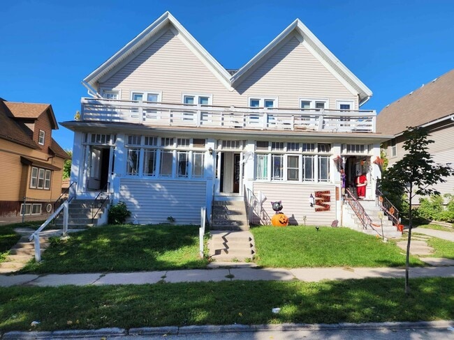 Building Photo - 1513 S 63rd St Unit 1519 S 63rd St