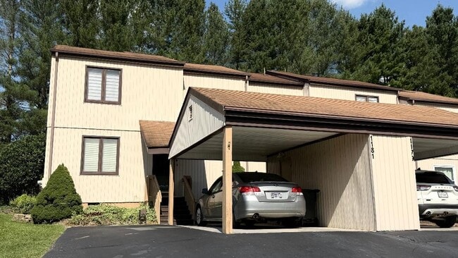 Building Photo - 1181 Pebble Dr