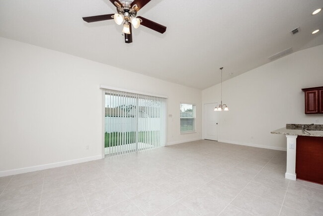 Photo - 839 Valnera Ct