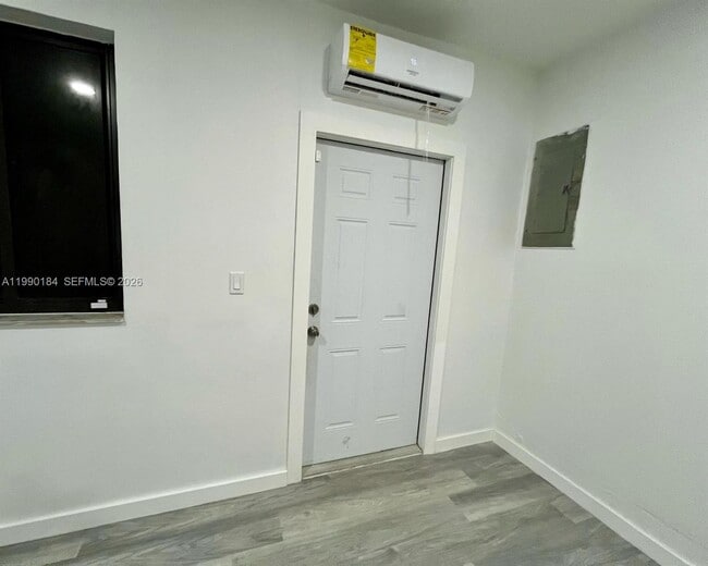 Building Photo - 555 SW 132nd Ave Unit A