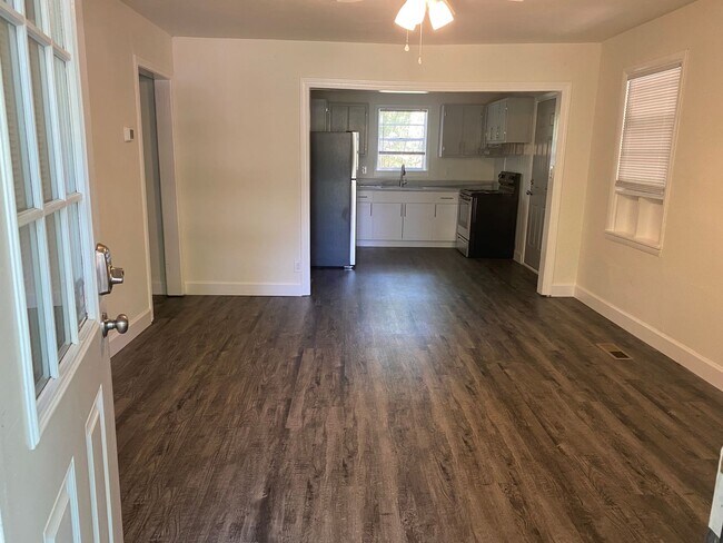 Photo - 3 bed 2 bath home with a fenced-in yard! Available August 2026!