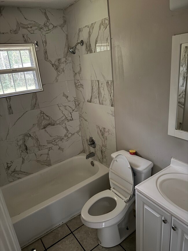 Photo - 1550 Midway St