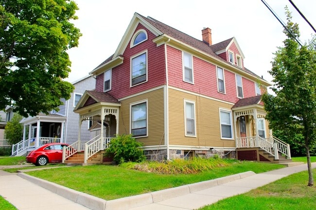 Building Photo - 802 E Kingsley St