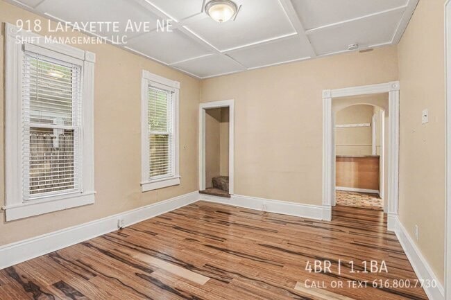 Photo - 918 Lafayette Ave NE