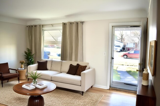 Photo - 9924 Woodring St