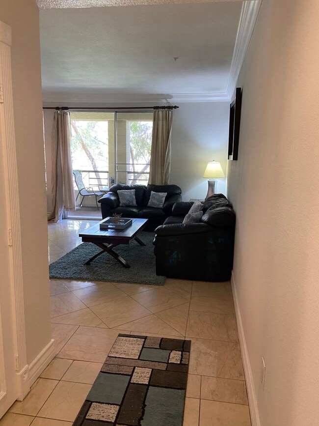 Building Photo - Beautiful Fully Furnished 1 bedroom just b...