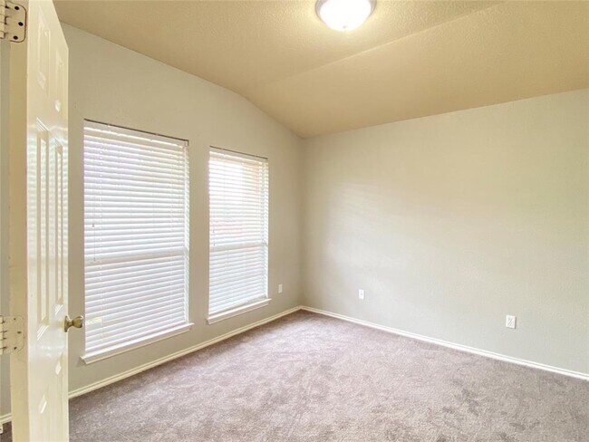 Photo - 321 Altamont St
