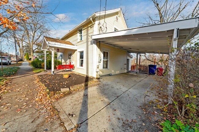 Photo - 282 W William St