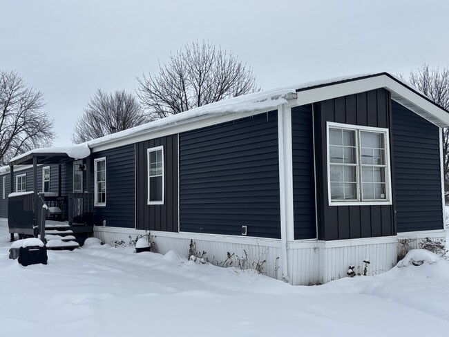 Building Photo - 1735 Blackhawk Dr