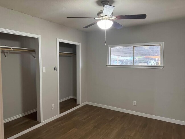 Photo - 1609 Camille St