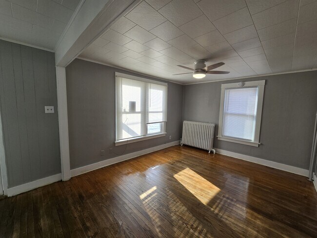 Photo - 214 2nd St SW