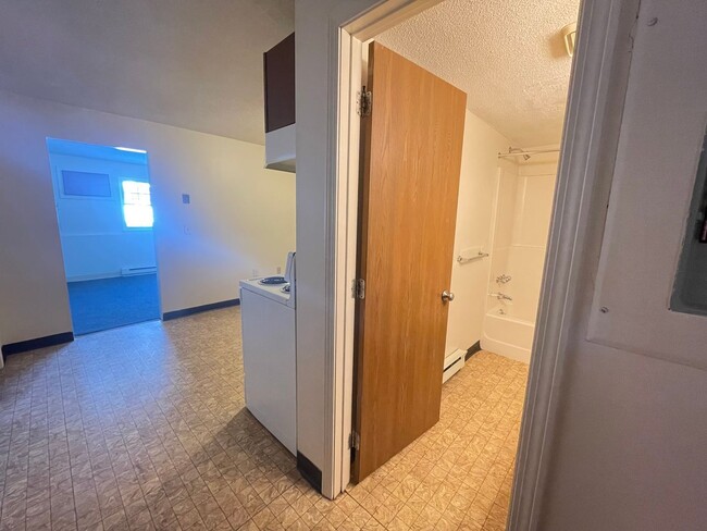 Photo - 185 Loudon Rd Unidad 3