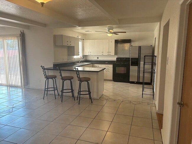 Photo - 1501 Tomasita St NE